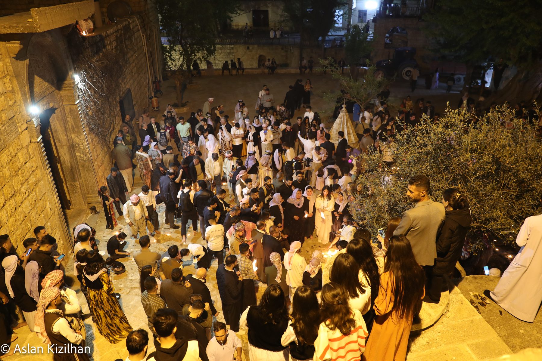 Ezidische Gemeinschaft bei den Feierlichkeiten