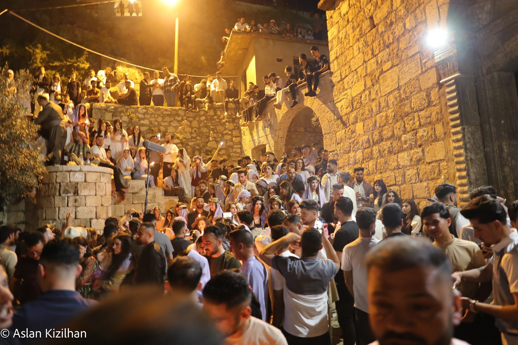 Pilger versammeln sich in Lalish zum ersten Mittwoch im April